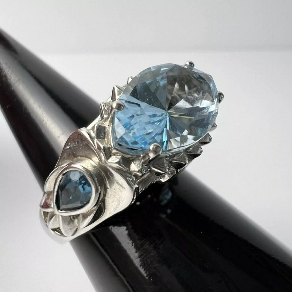 Rare and Vintage Estate Victoria Wieck Genuine Sky Blue Topaz Ring - Picture 11 of 16